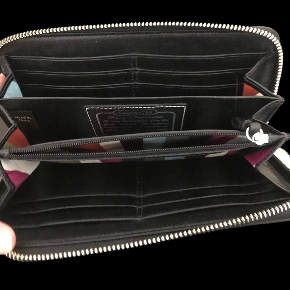 Authentic Coach wallet with Legacy Stripe. Never used - Picture 3 of 5
